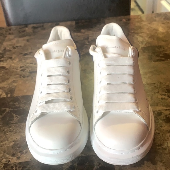 Alexander McQueen - Picture 1 of 9